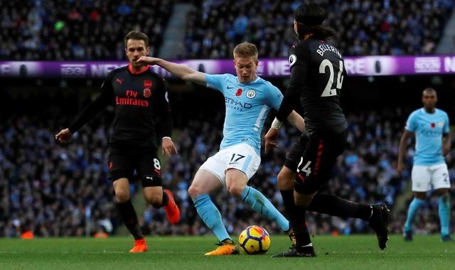  阿森纳零封曼城登顶积分榜首  