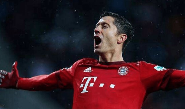  那不勒斯年轻前锋闪耀梅开二度  