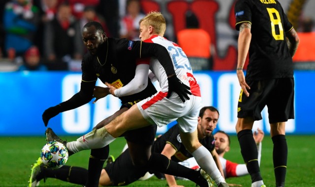  国际米兰争议判罚不断，VAR介入改判引争议  